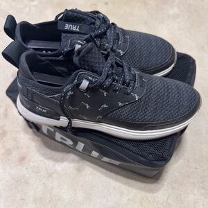 TRUE Athletic Men's Black Golf Shoes - True Lux Hybrid Dead Golfer Edition - 9